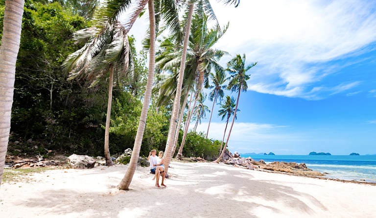 Phu Quoc couple photoshoot on the beach