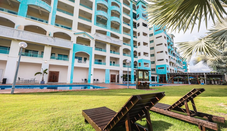 anylodge marina island swimming pool