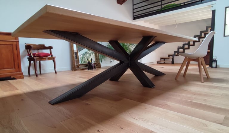 table pied étoile en acier plateau chêne