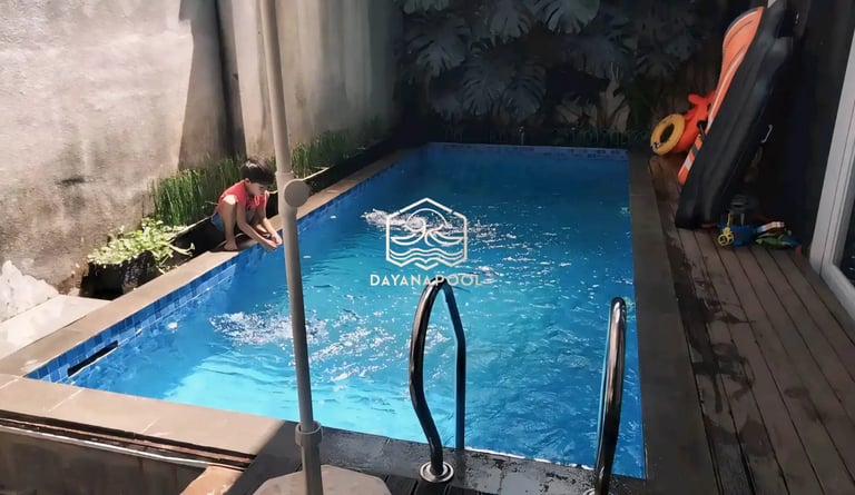 Kolam renang keluarga yang siap digunakan.