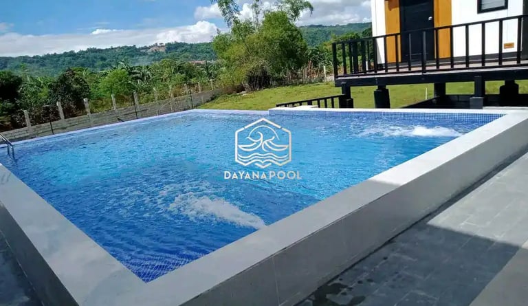 Kolam renang pribadi modern di Bandung, menciptakan suasana liburan setiap hari.