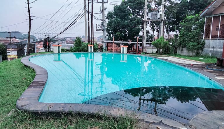 kolam renang infinity yang indah