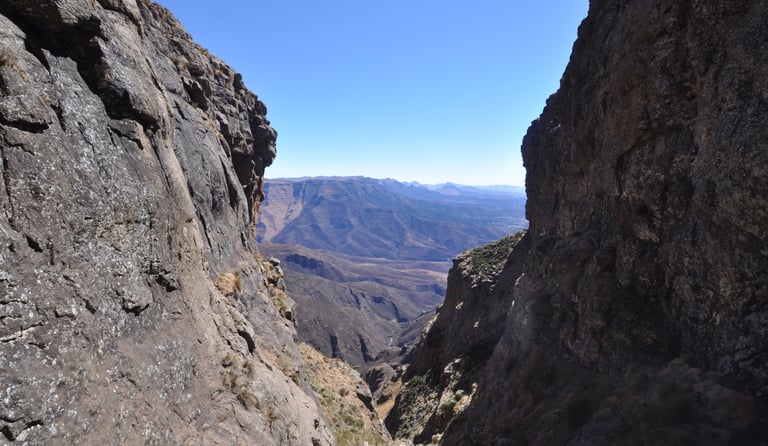 Beacon Buttress Gully, Drakensberg Amphitheatre Plateau, South Africa
