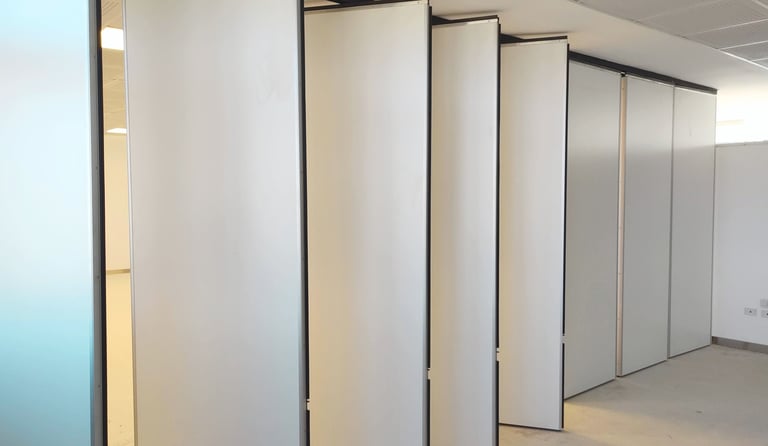 sistema de paneles moviles semi cerrados simples