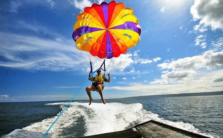 Parasailing Tanjung Benoa Bali