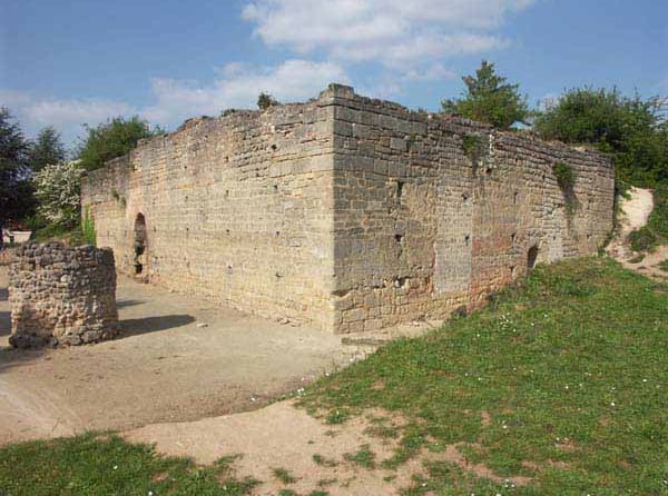 Forteresse, Carolingiens, monument historique