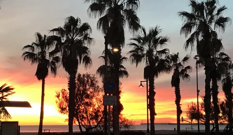 Amanecer en la Playa de la Malvarrosa Valencia