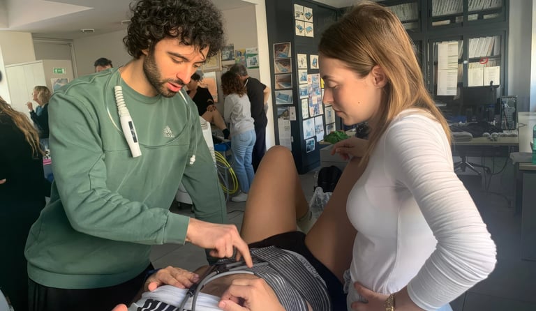 corso di aggiornamento fisioterapia con trattamento manuale su paziente in ambito riabilitativo
