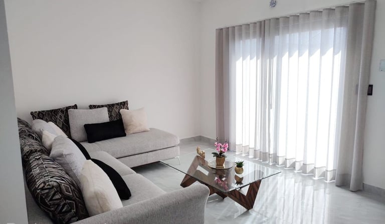 Decoración de sala con cortina de onda perfecta