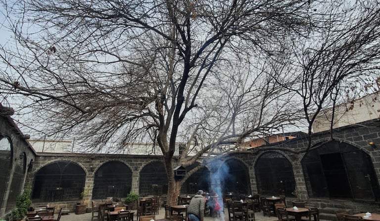 Diyarbakır'da Gezilecek Yerler | Sülüklü Han