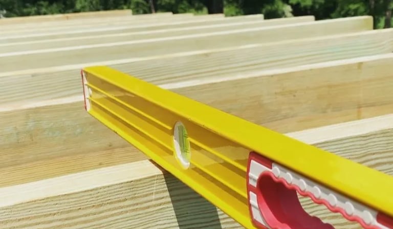 level deck using adjustable deck supports