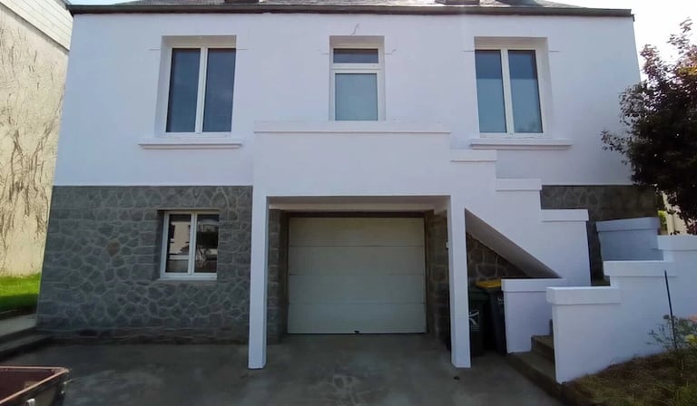 Résultat final d'un ravalement de façade complet avec peinture de protection extérieure à Morlaix