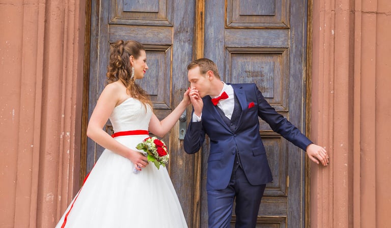 Elegante Hochzeitsfotografie beim Schloss Philippsruhe.
