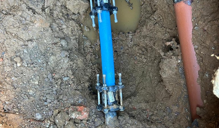 a blue pipe pipe with a blue pipe  in the middle