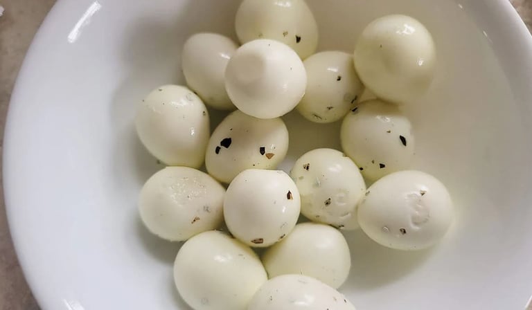 trứng chim cút khó bóc vỏ