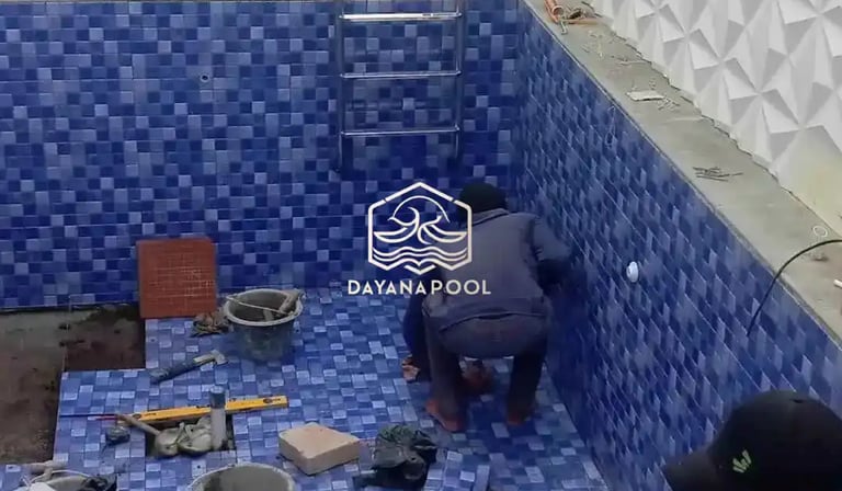 proses pembuatan kolam renang dan pemasangan keramik roman motif mozaik.