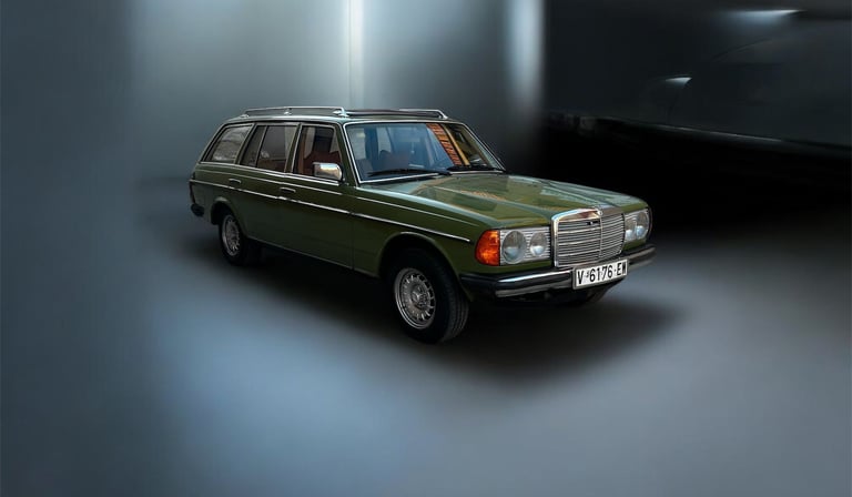 Familiar Mercedes 300 TD Estate W123 clásico verde en Albacete