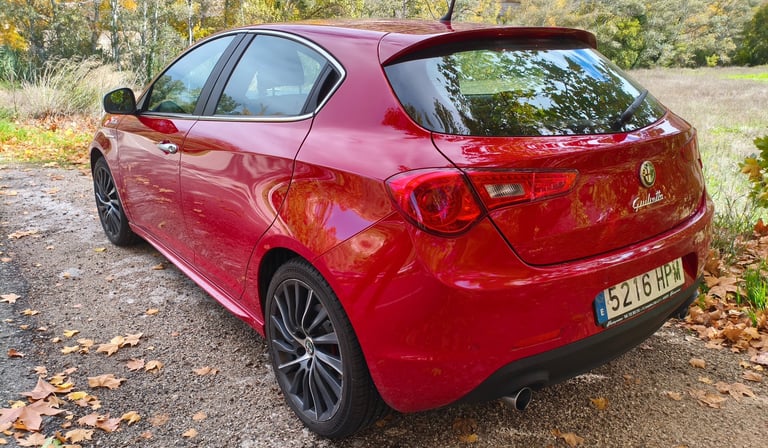 Deportivo Alfa Romeo Giulietta de ocasión color rojo en Campollano Albacete