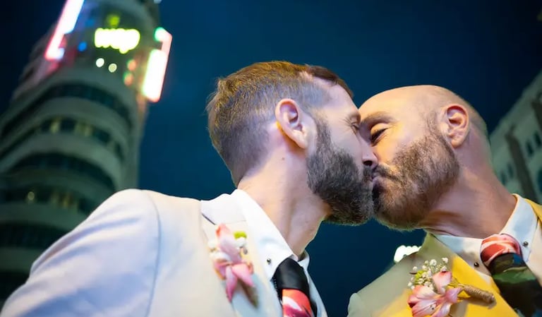 Amor gay en España, un beso inolvidable