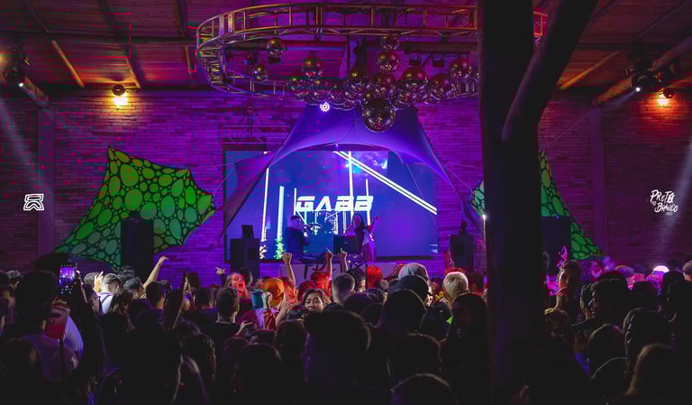 Dj Gabb na Preto no Branco da República Xeque Mate