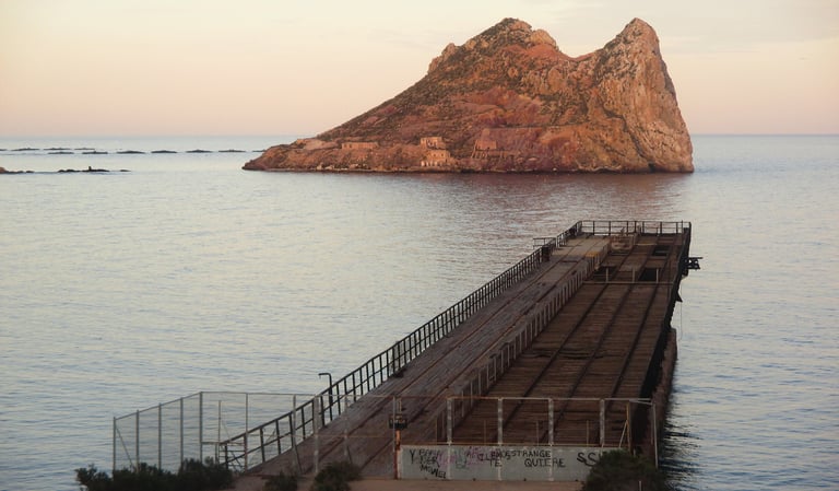 Isla del Fraile, very close to Águilas. In the foreground, the Hornillo pier, built at the beginning
