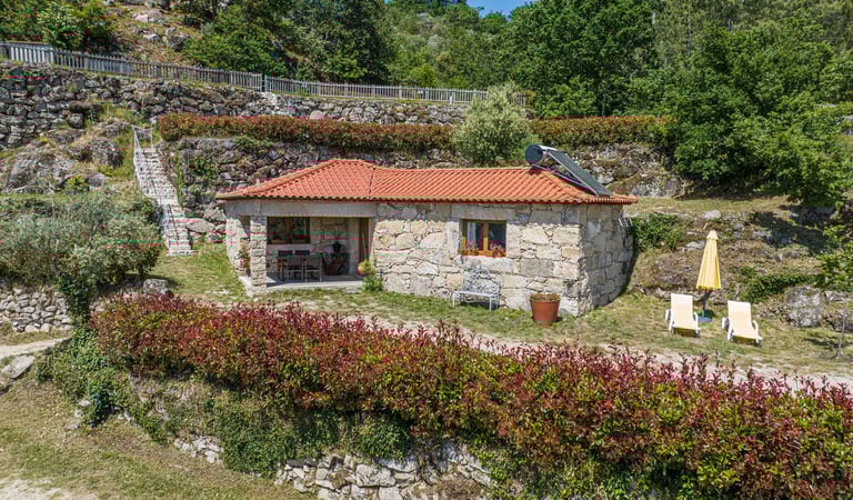 une petite maison de vacance en pierre