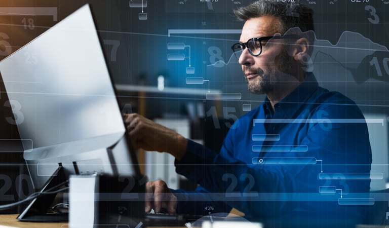 Gerente de Projetos Trabalhando com Diagrama de Gantt