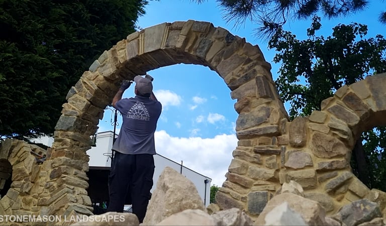 Stone Mong Gate Circle Arch Shenfield Essex Stonemason Landscapes