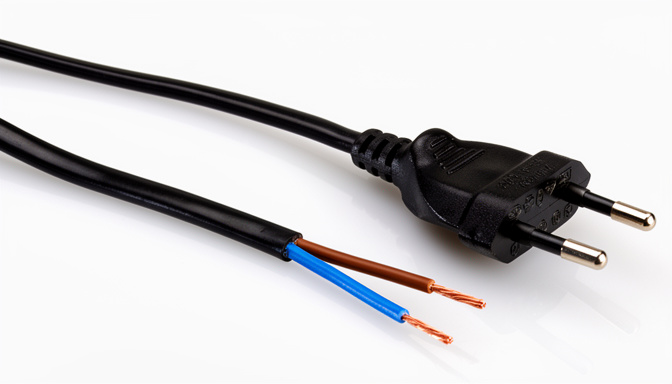 Cable de red con clavija europea: solución estándar para fuentes LED y adaptadores de corriente.