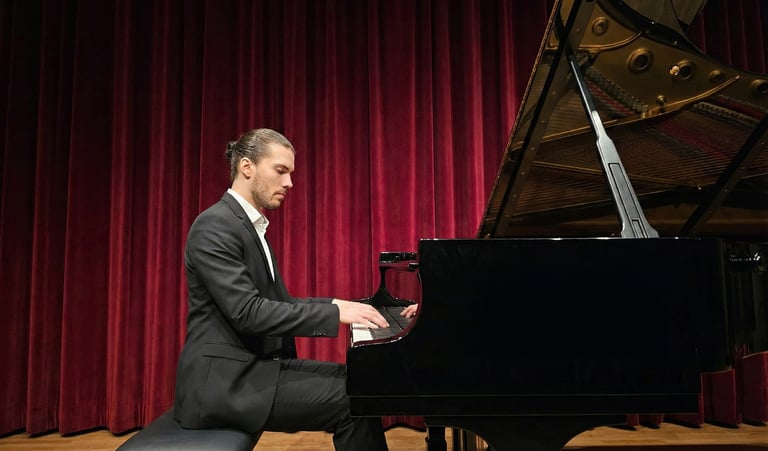 Thibault Lartigue professeur de piano à Saint-Pierre Réunion
