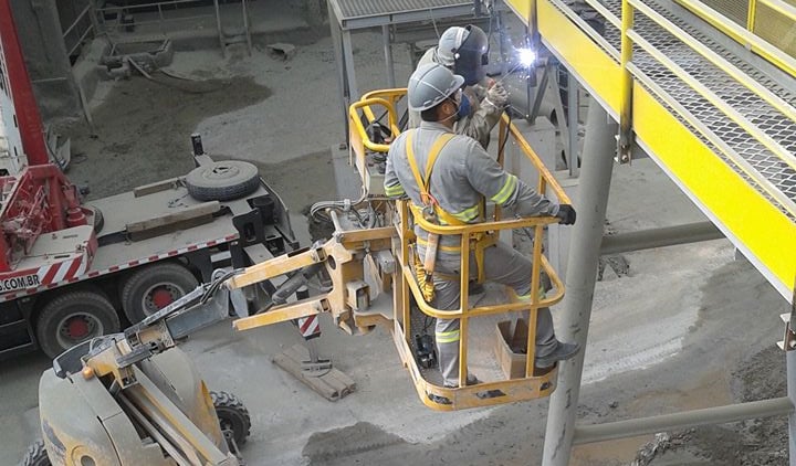 Serviço de reparos em estrutura metalica