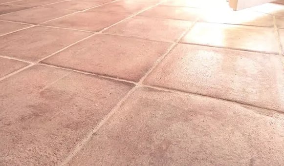 sol carreaux en terre cuite traités et cirés