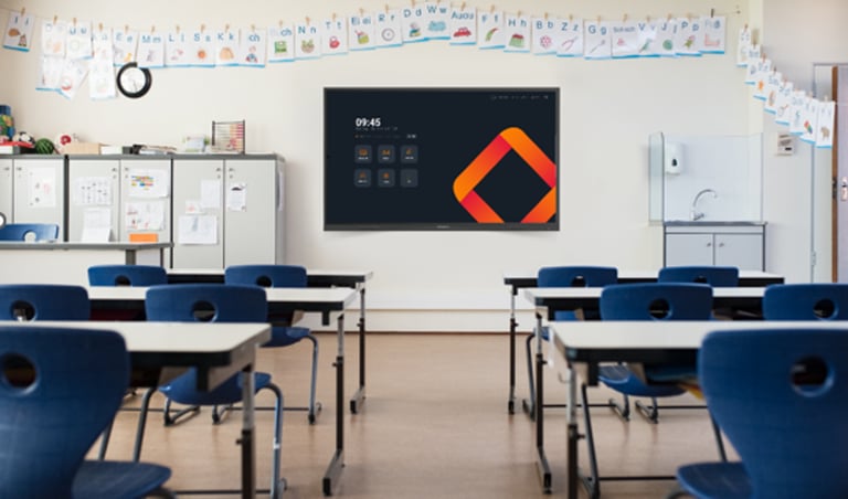 Pantalla interactiva i3Connect en salón de clases