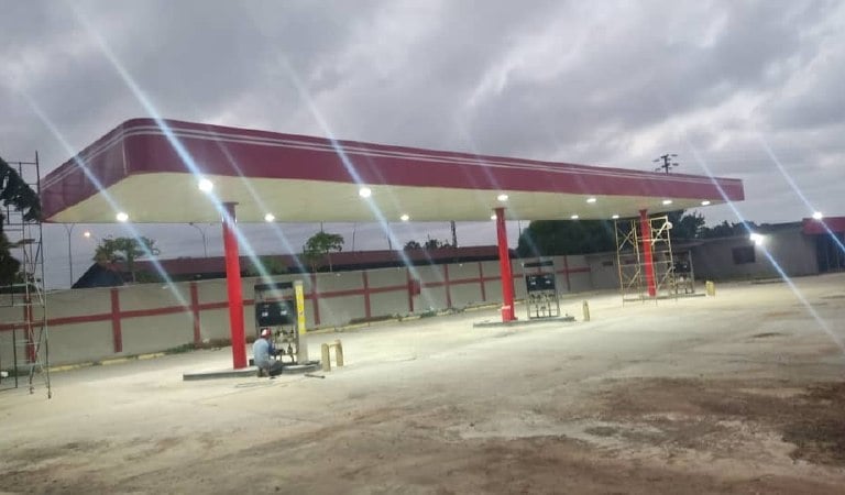 Estación de servicio con iluminación instalada por Petrosur C.A. Venezuela calidad garantizada