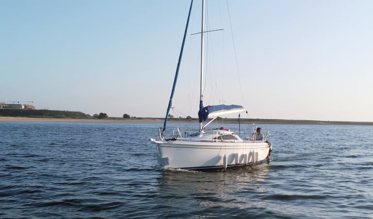 The sailboat Monark sailing on the Douro River