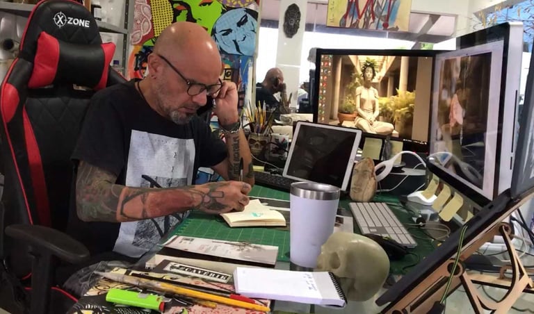 Sérgio Astral no seu studio/ateliê