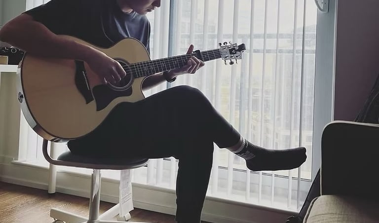 Guitar lesson at Toronto Chinese Music School