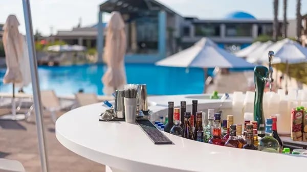 ΕΙΔΙΚΕΣ ΚΑΤΑΣΚΕΥΕΣ ΕΞΩΤΕΡΙΚΩΝ ΧΩΡΩΝ CORIAN