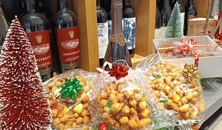 La vetrina natalizia di Malia Milano, tra prodotti gastronomici e idee regalo per le Feste.