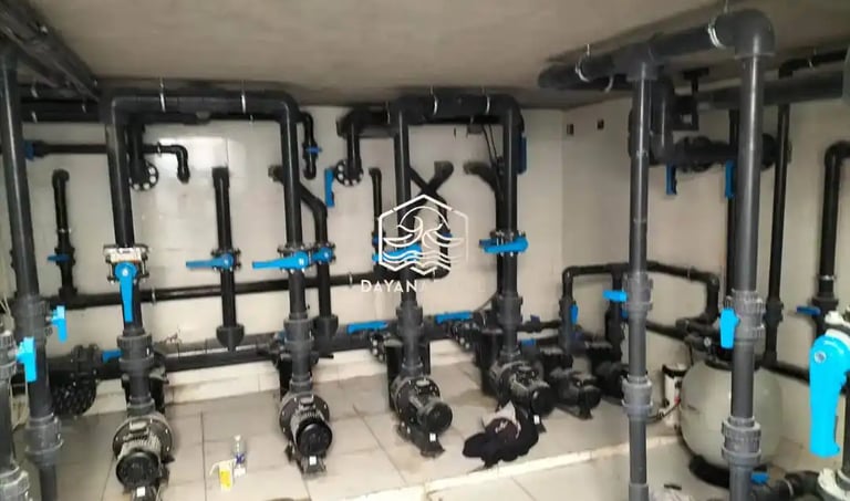 Instalasi sistem pemanas kolam renang air hangat di Bandung oleh teknisi DayanaPool.