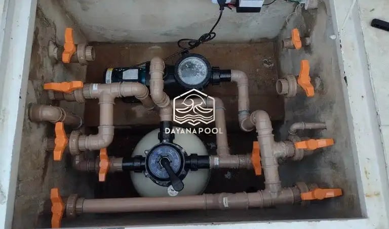 Instalasi sistem pemanas kolam renang air hangat di Bandung oleh teknisi DayanaPool.
