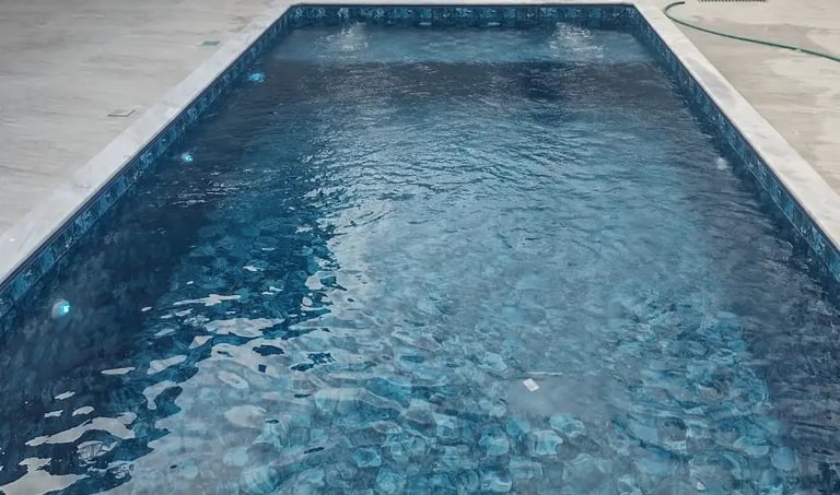 Kolam renang pribadi modern di Bandung, menciptakan suasana liburan setiap hari.