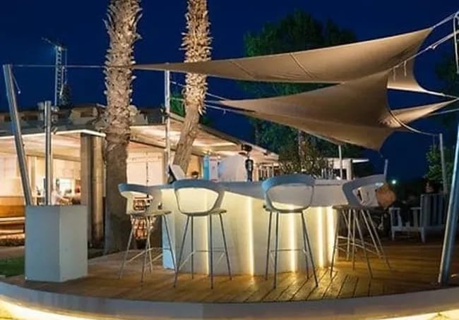 ΕΙΔΙΚΕΣ ΚΑΤΑΣΚΕΥΕΣ ΕΞΩΤΕΡΙΚΩΝ ΧΩΡΩΝ CORIAN