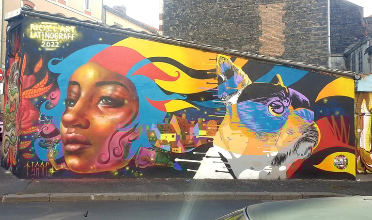 une fresque street art avec un portrait de femme et un chien