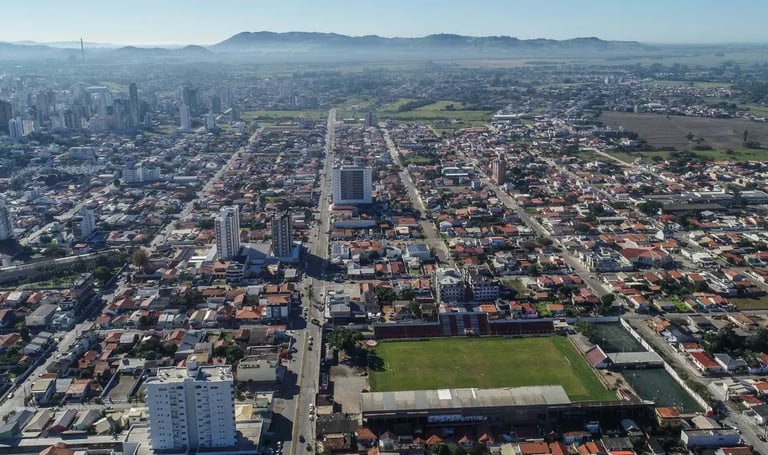 Imágem aérea de um bairro em Tubarão, Santa Catarina