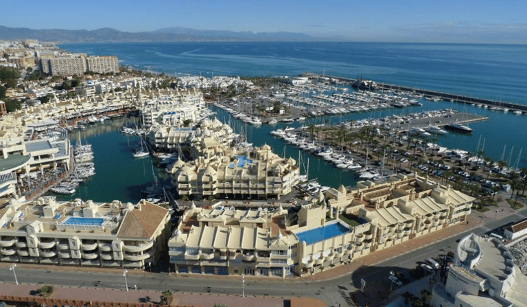 A4SICMA es una empresa de Servicios Auxiliares, que ofrece soluciones de calidad a Comunidades y Fin