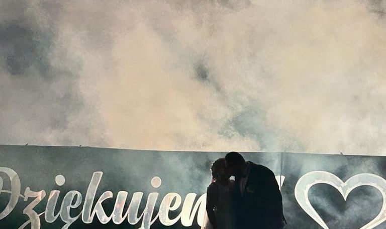 fajerwerki z napisem dziekujemy na wesele