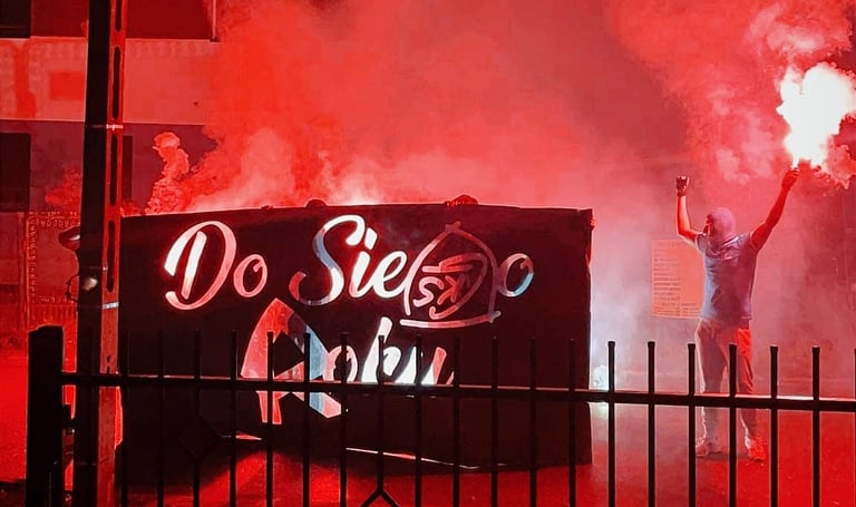 flaga kibicowska pirotechnika na sylwestra fajerwerki ruch chorzów gks katowice