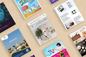 a bunch of brochures of brochures de brochures