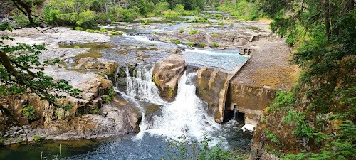 Waterfall Hwy, OR - Steamboat Falls has rock ledge ladders for the salmon to swim up